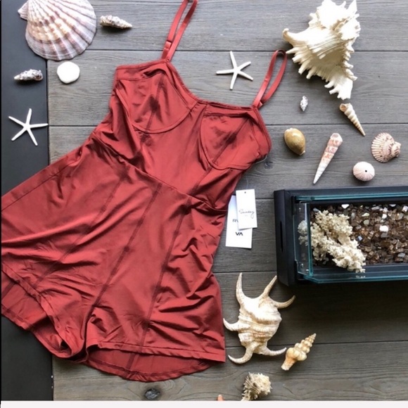 🌼🌴RVCA- ROMPER🌴🌼 - Picture 2 of 8